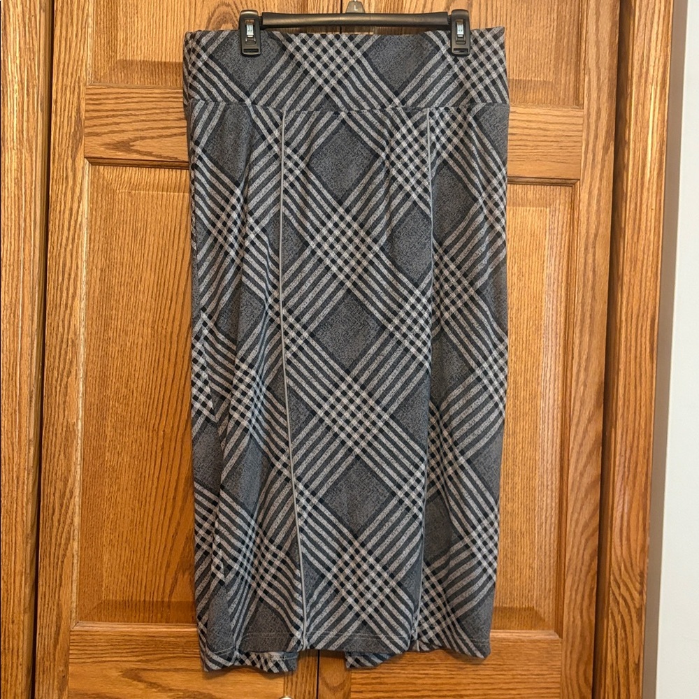 Melissa McCarthy Seven7 Gray and Black Plaid Skirt